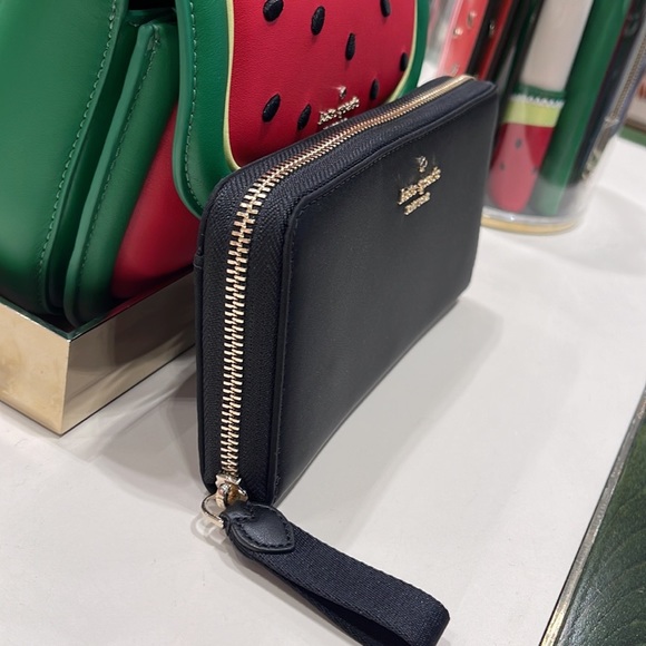 Kate Spade Chelsea Nylon Large Continental Wallet
Color: Black 
NWT - Picture 4 of 16